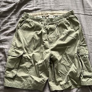 Green men’s cargo shorts. Size XL.